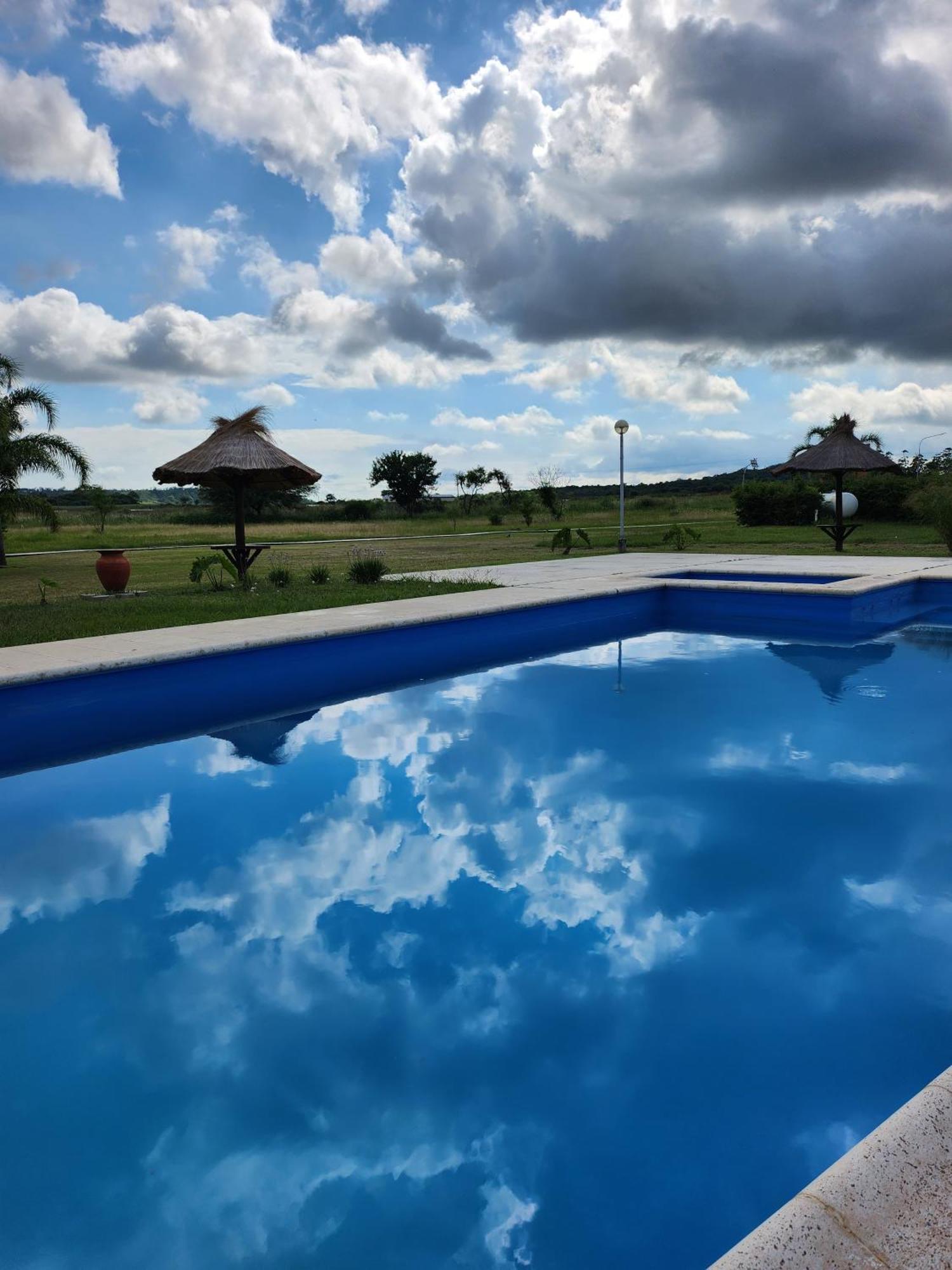 Howard Johnson Inn Rosario De La Frontera Zewnętrze zdjęcie