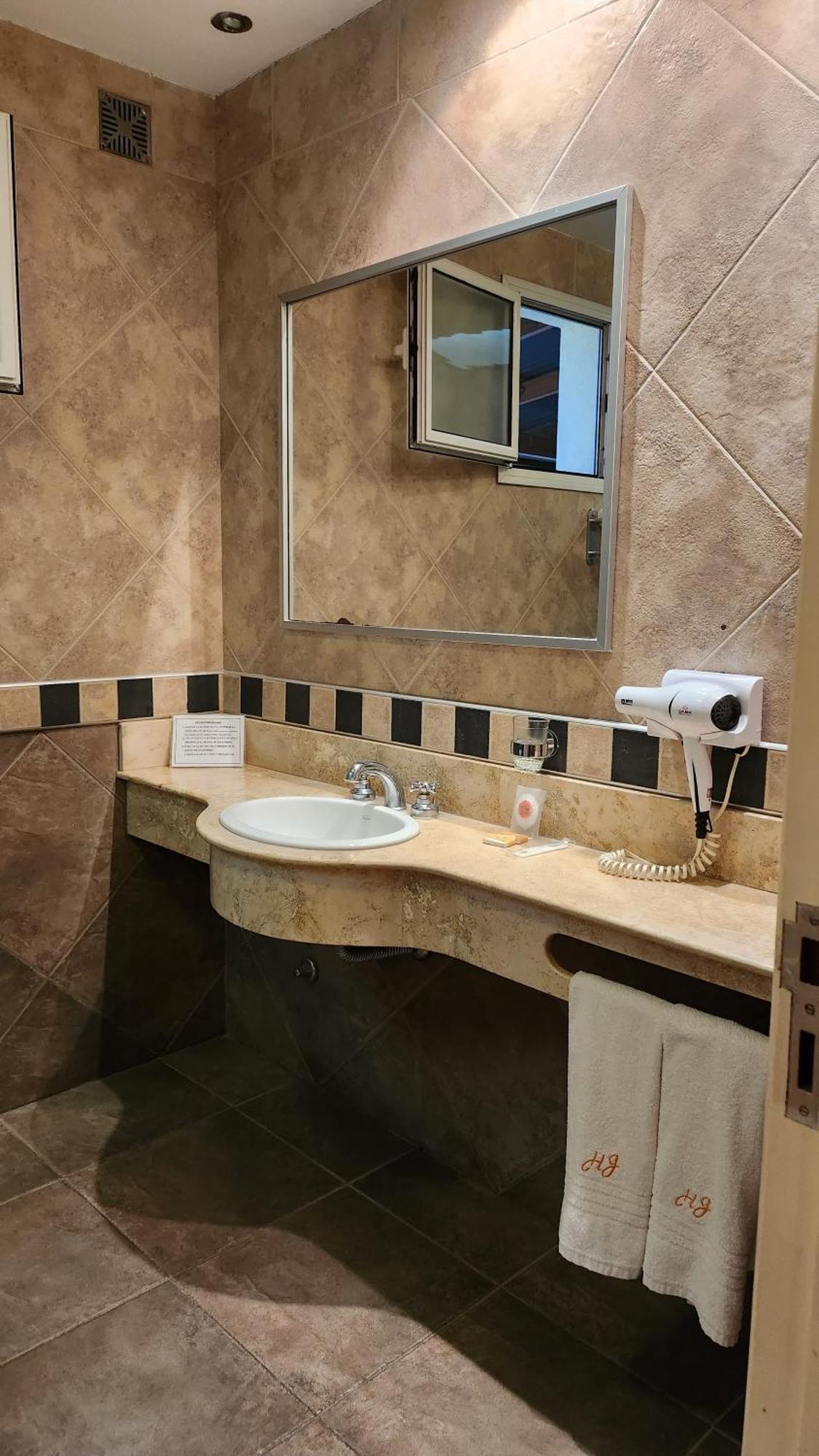 Howard Johnson Inn Rosario De La Frontera Zewnętrze zdjęcie