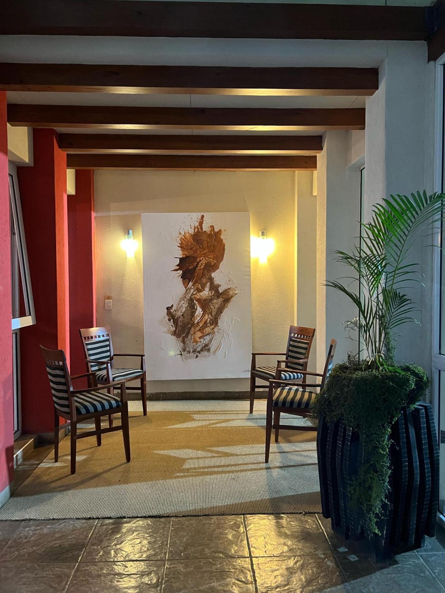 Howard Johnson Inn Rosario De La Frontera Zewnętrze zdjęcie