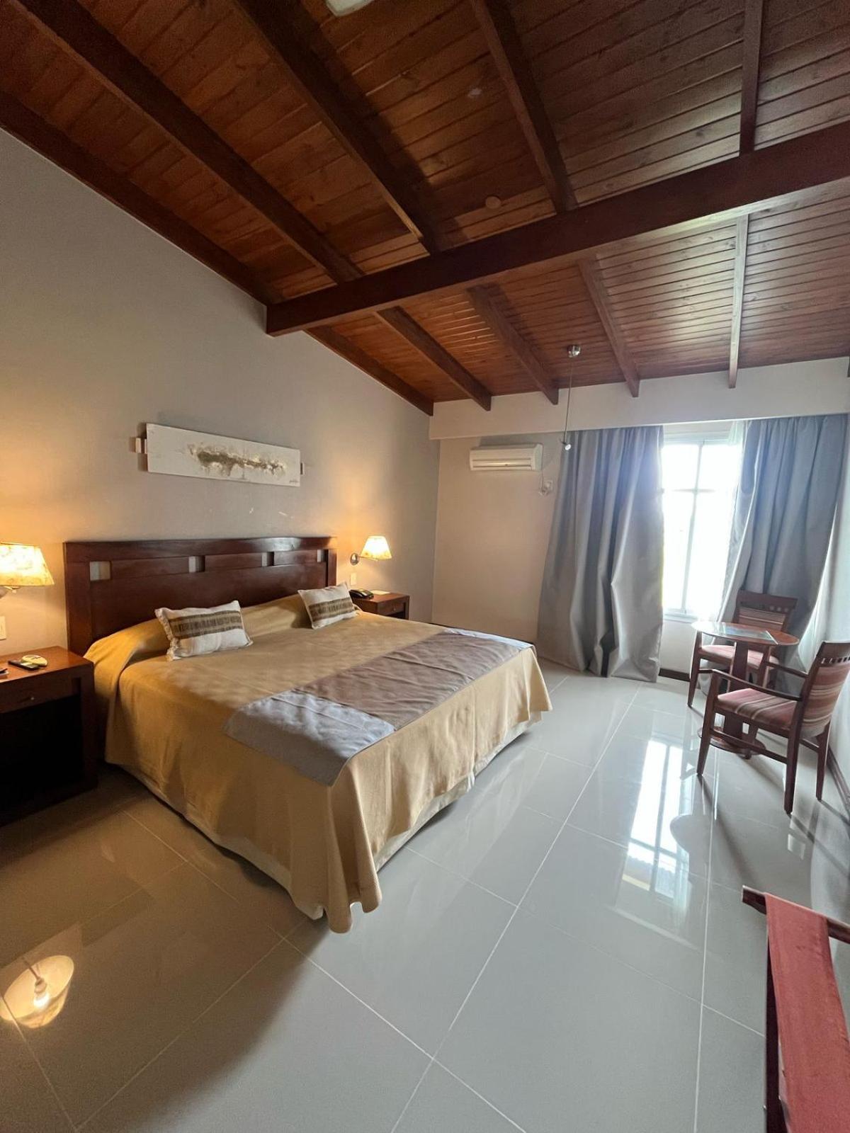 Howard Johnson Inn Rosario De La Frontera Zewnętrze zdjęcie