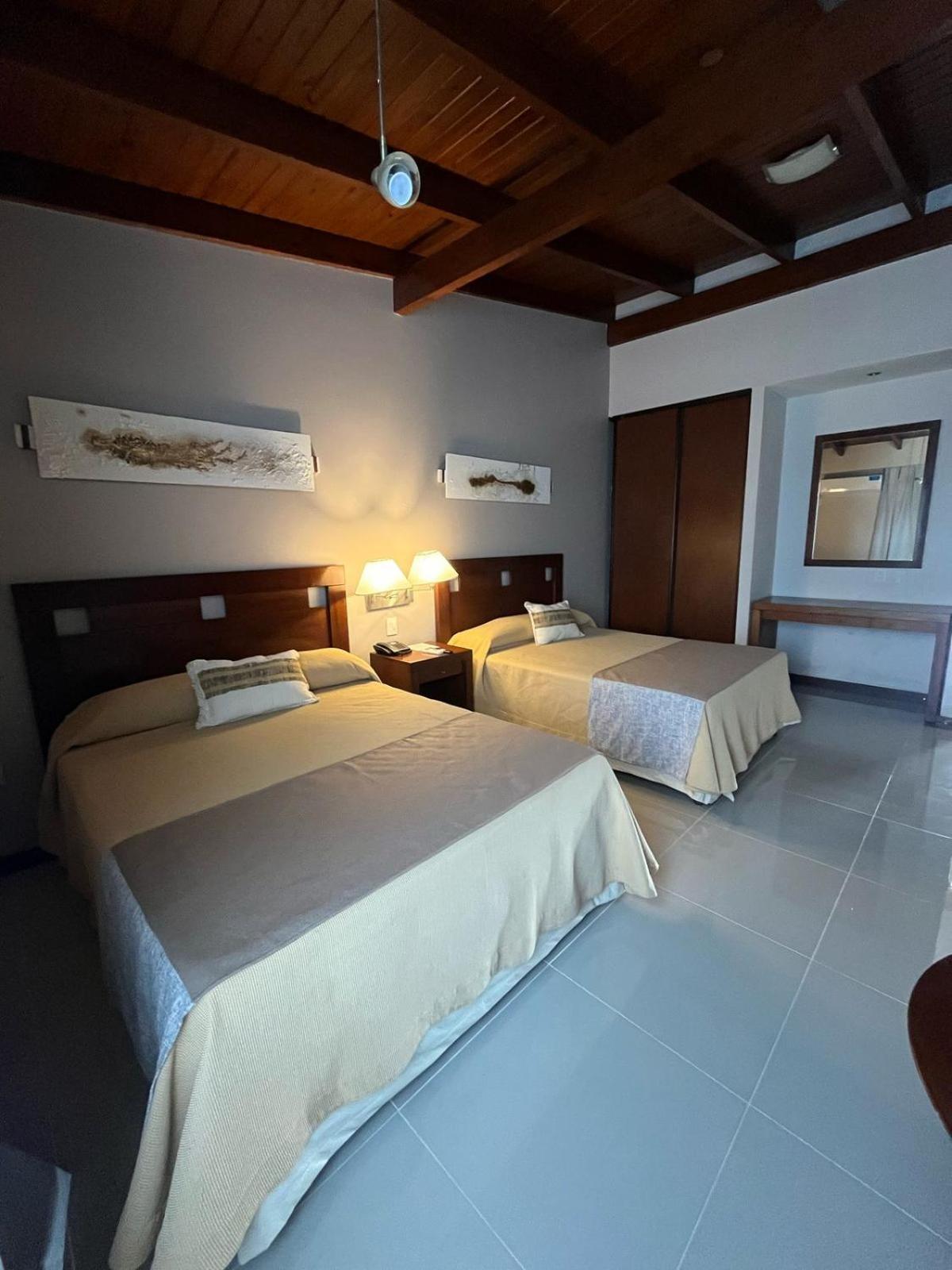 Howard Johnson Inn Rosario De La Frontera Zewnętrze zdjęcie