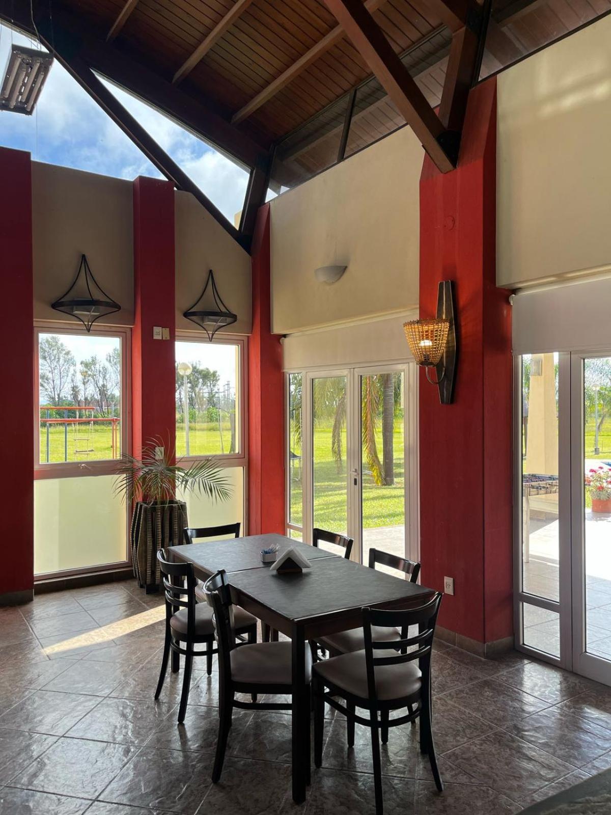 Howard Johnson Inn Rosario De La Frontera Zewnętrze zdjęcie