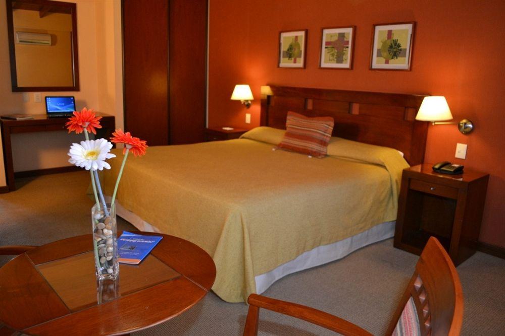 Howard Johnson Inn Rosario De La Frontera Zewnętrze zdjęcie